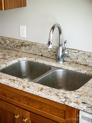 88 Star Point Drive, Hendersonville, NC 28792