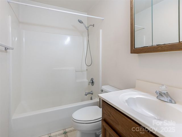 88 Star Point Drive, Hendersonville, NC 28792