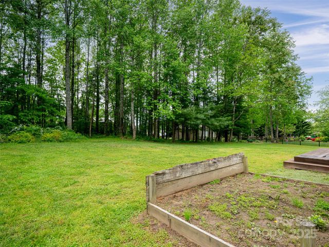 88 Star Point Drive, Hendersonville, NC 28792