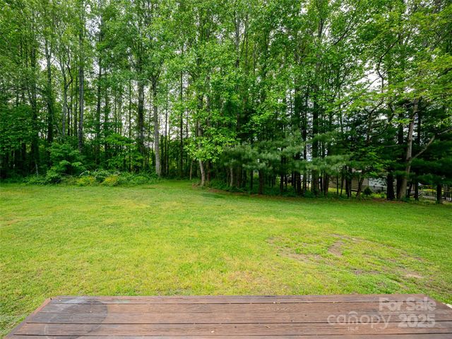 88 Star Point Drive, Hendersonville, NC 28792