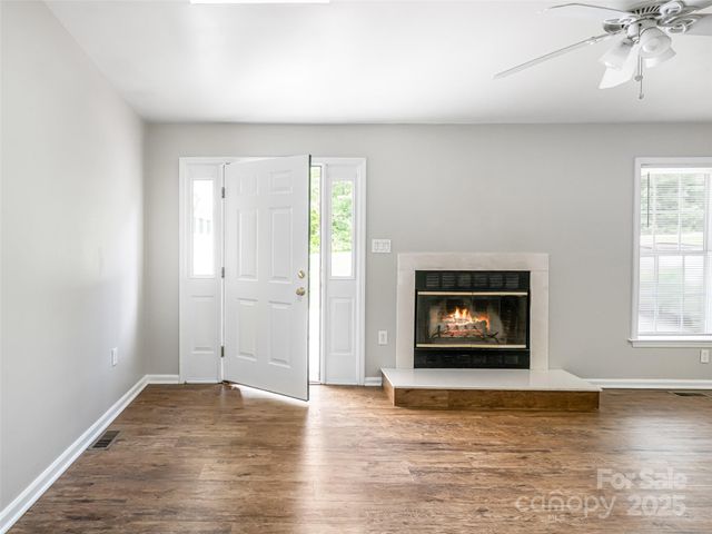 88 Star Point Drive, Hendersonville, NC 28792