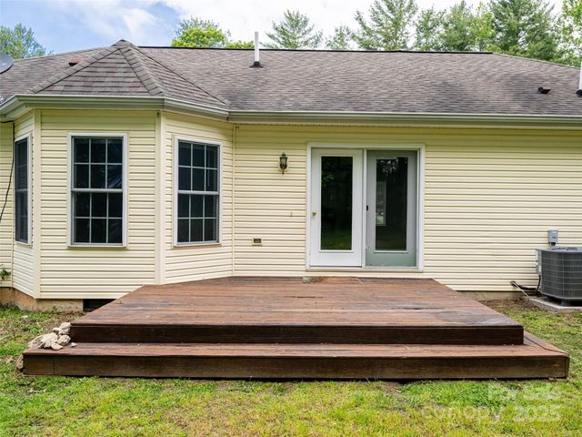 88 Star Point Drive, Hendersonville, NC 28792