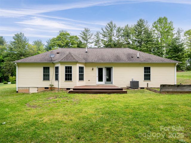 88 Star Point Drive, Hendersonville, NC 28792