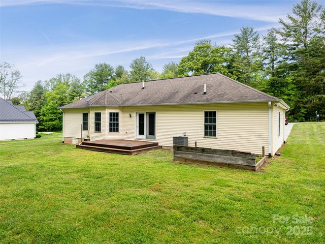 88 Star Point Drive, Hendersonville, NC 28792