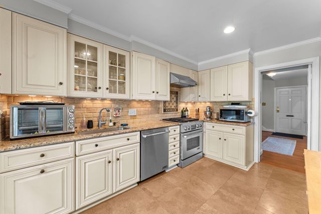 5121 BALTAN RD, Bethesda, MD 20816