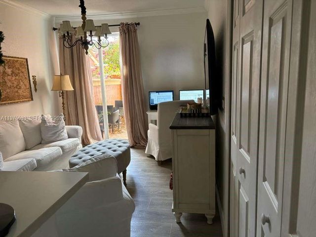 6104 NW 114th Pl 213, Doral, FL 33178