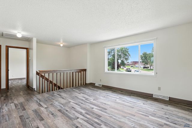 3904 HAMPTON CT, Rapid City, SD 57701