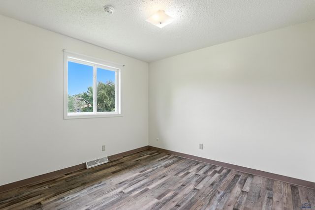 3904 HAMPTON CT, Rapid City, SD 57701
