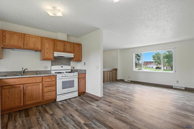 3904 HAMPTON CT, Rapid City, SD 57701