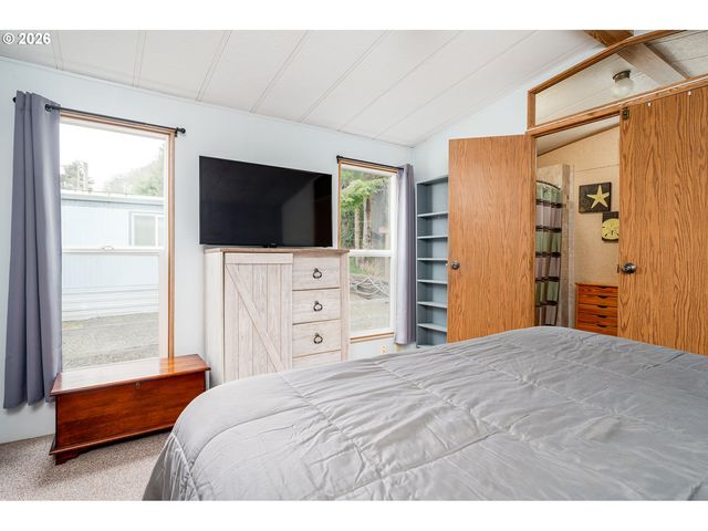 648 S EASY St, Rockaway Beach, OR 97136