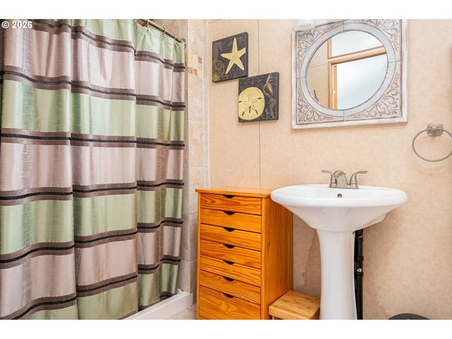 648 S EASY St, Rockaway Beach, OR 97136