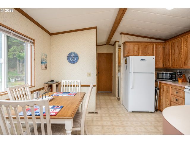 648 S EASY St, Rockaway Beach, OR 97136
