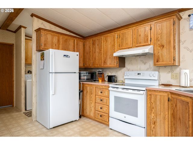 648 S EASY St, Rockaway Beach, OR 97136