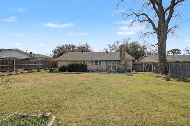 2009 Charleston Drive, Bedford, TX 76022