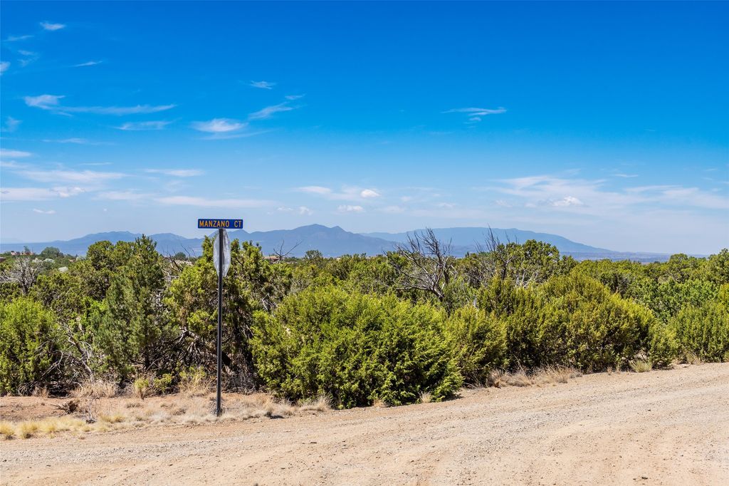 1 Manzano Court, Santa Fe, NM 87508