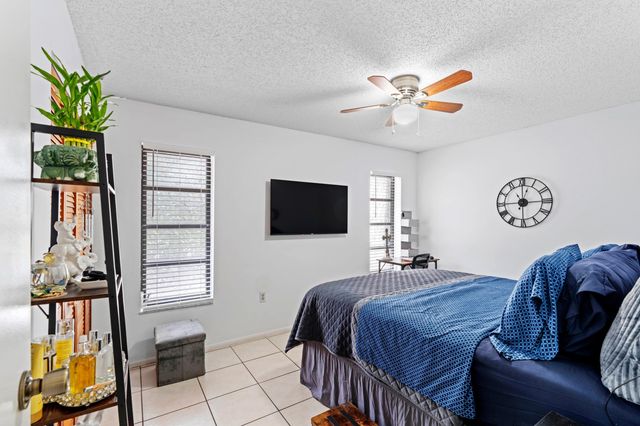 9709 NW 16th Street, Pembroke Pines, FL 33024