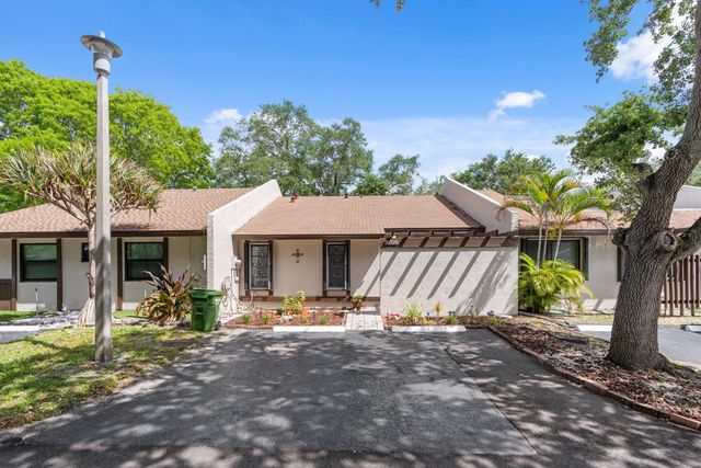9709 NW 16th Street, Pembroke Pines, FL 33024