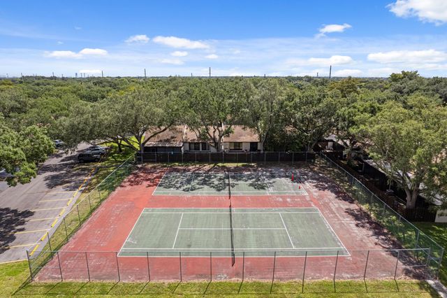 9709 NW 16th Street, Pembroke Pines, FL 33024