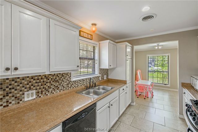 1905 Carter Creek Parkway, Bryan, TX 77802