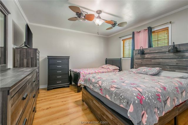 1905 Carter Creek Parkway, Bryan, TX 77802