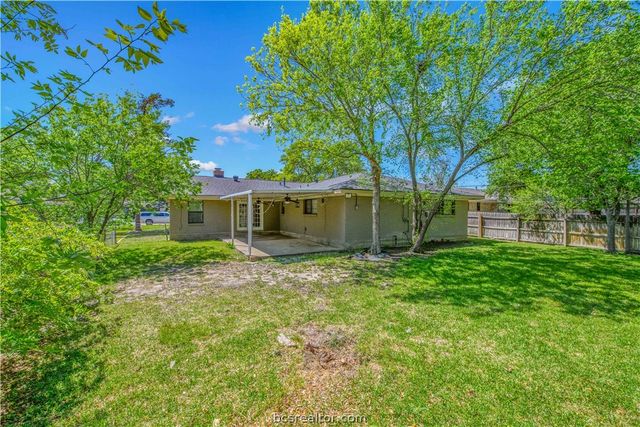 1905 Carter Creek Parkway, Bryan, TX 77802