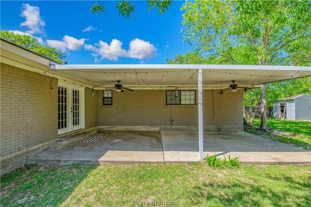 1905 Carter Creek Parkway, Bryan, TX 77802