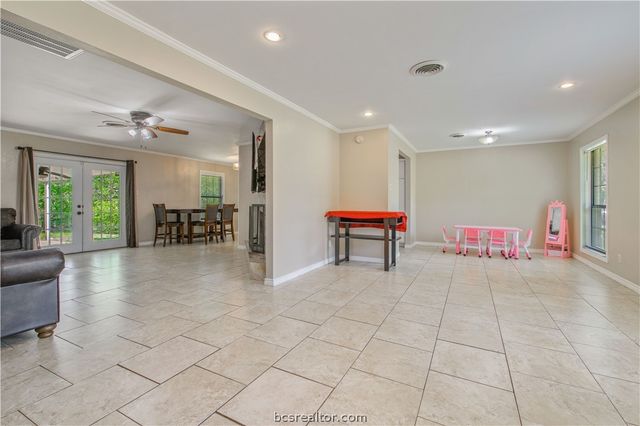 1905 Carter Creek Parkway, Bryan, TX 77802