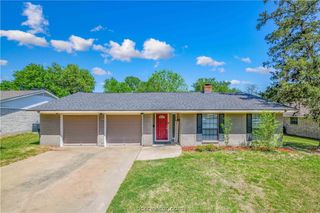 1905 Carter Creek Parkway, Bryan, TX 77802
