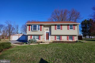 709 PLEASANT DRIVE, New Holland, PA 17557