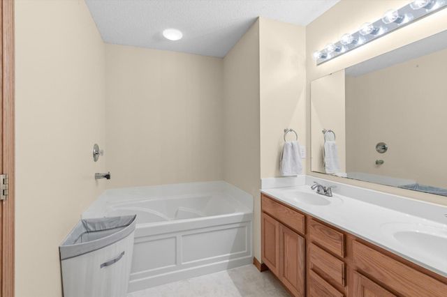 906 Village Parkway, Circle Pines, MN 55014