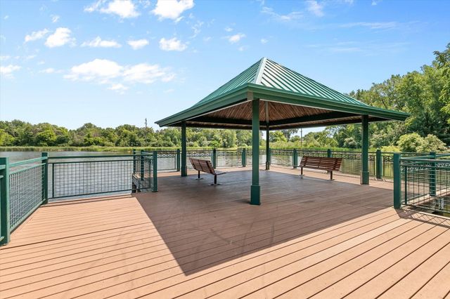 906 Village Parkway, Circle Pines, MN 55014
