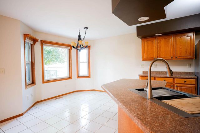 1335 4th AVENUE N, Onalaska, WI 54650