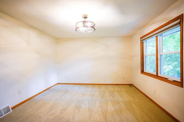 1335 4th AVENUE N, Onalaska, WI 54650
