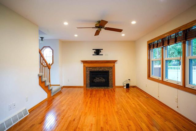 1335 4th AVENUE N, Onalaska, WI 54650