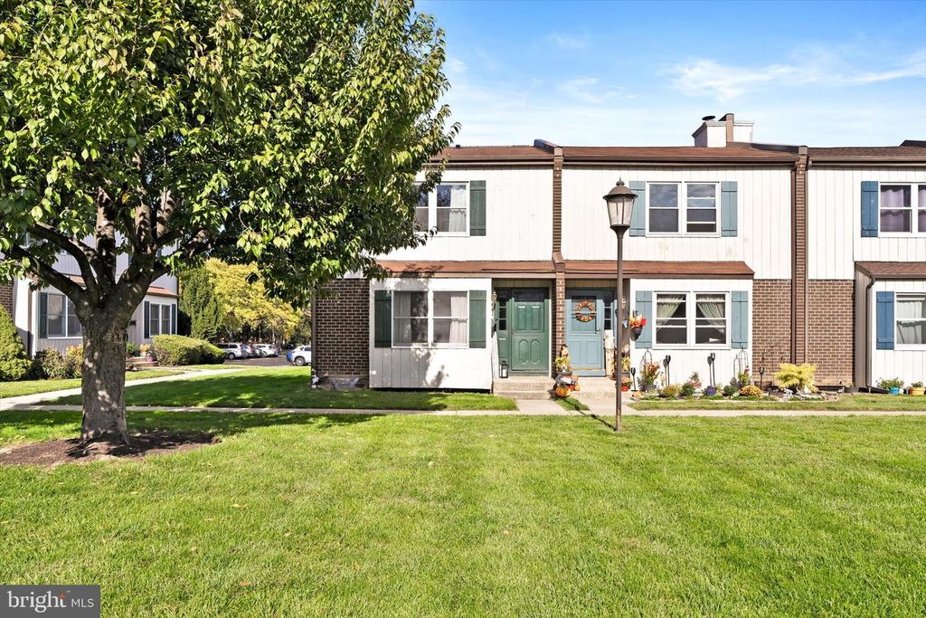 J5-#5 SHIRLEY LN, LAWRENCE TWP, NJ 08648 — exterior