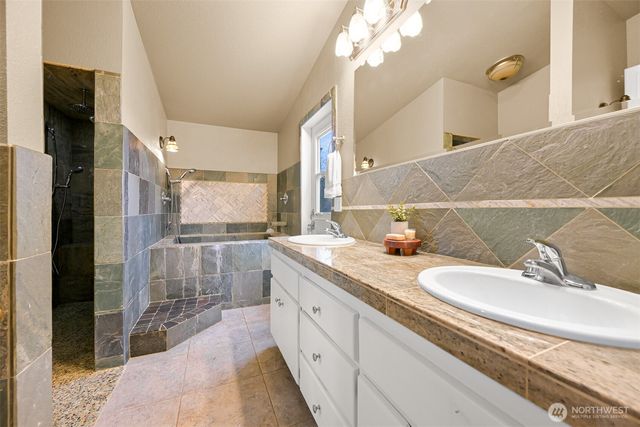 3025 E Smith Road, Bellingham, WA 98226