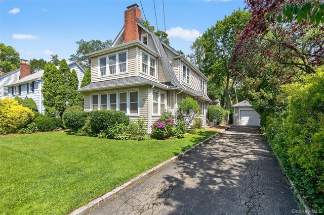 9 Vista Way, Port Washington, NY 11050