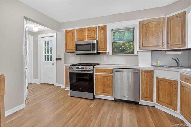 9 Vista Way, Port Washington, NY 11050