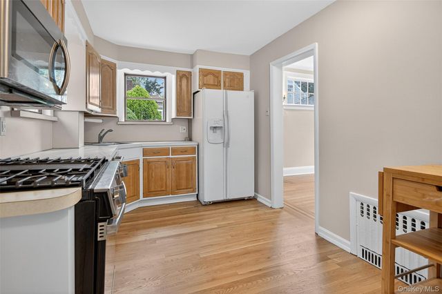 9 Vista Way, Port Washington, NY 11050