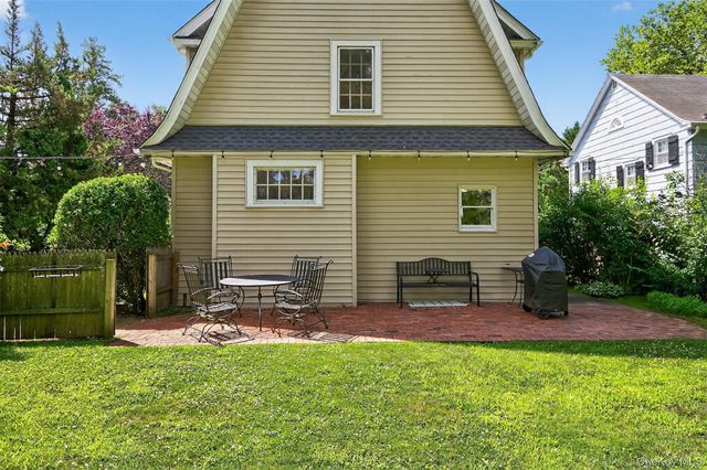 9 Vista Way, Port Washington, NY 11050