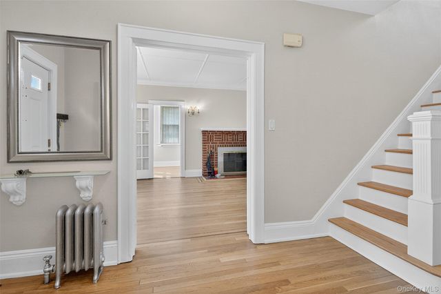 9 Vista Way, Port Washington, NY 11050