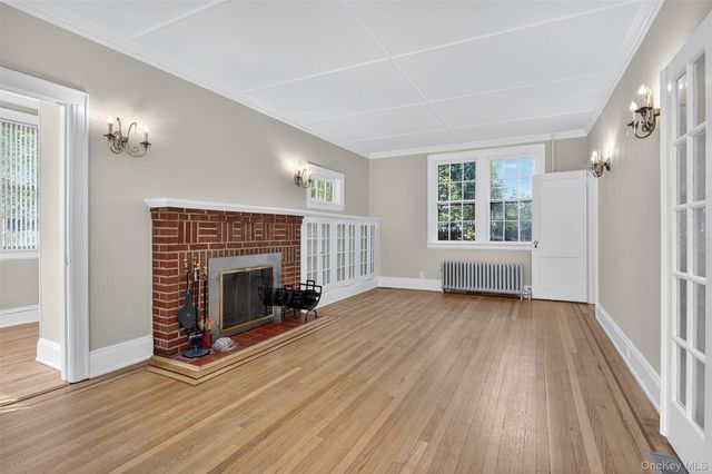 9 Vista Way, Port Washington, NY 11050