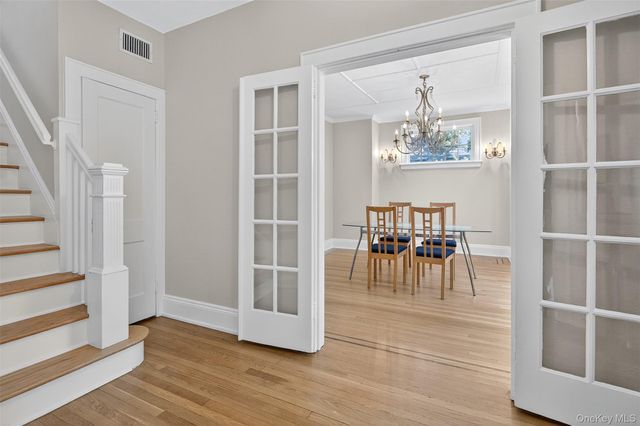 9 Vista Way, Port Washington, NY 11050