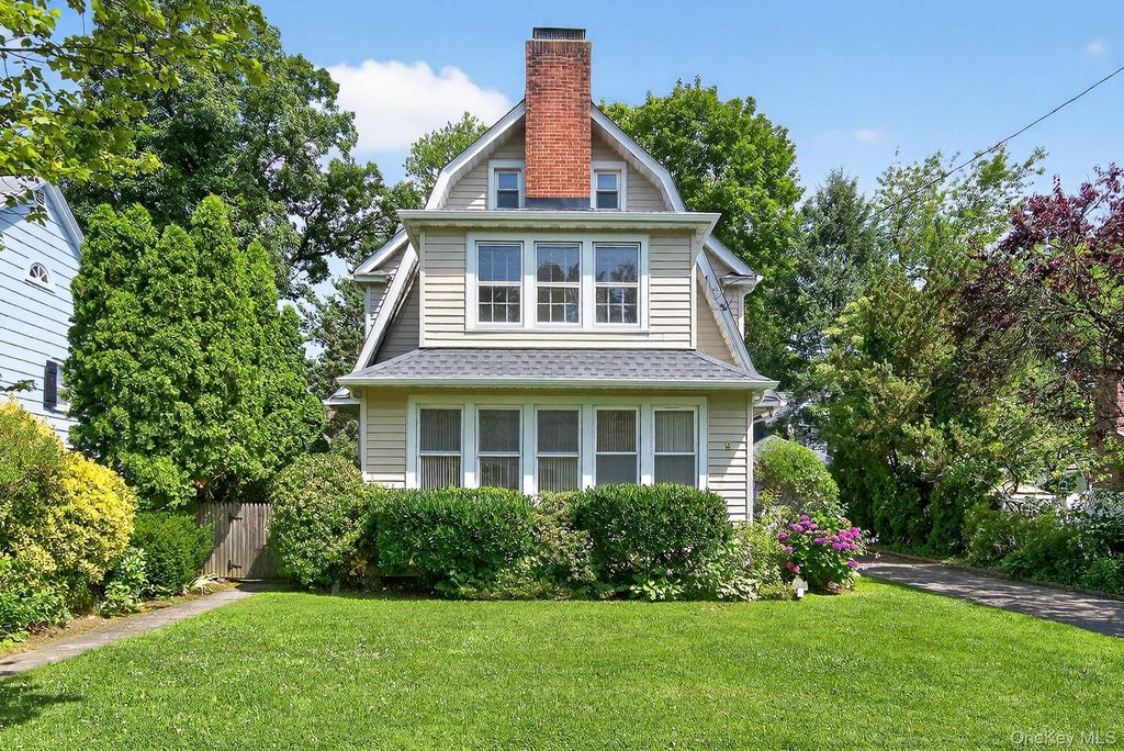 9 Vista Way, Port Washington, NY 11050