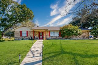 2000 Meadowcreek Drive, Plano, TX 75074