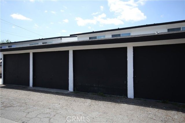 2709 S Baker Street, Santa Ana, CA 92707