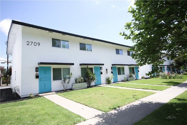 2709 S Baker Street, Santa Ana, CA 92707