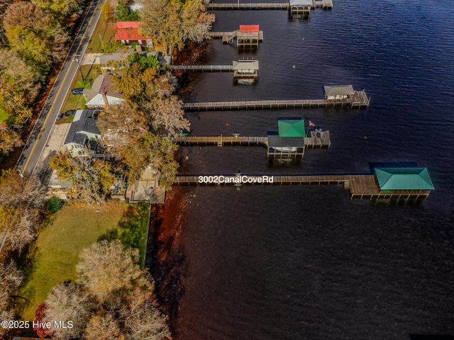 3002 Canal Cove Road, Lake Waccamaw, NC 28450