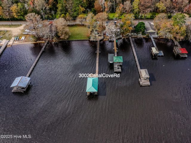 3002 Canal Cove Road, Lake Waccamaw, NC 28450