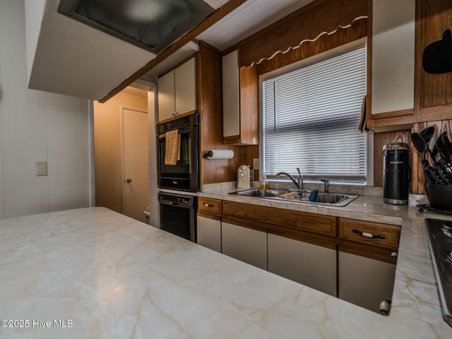 3002 Canal Cove Road, Lake Waccamaw, NC 28450